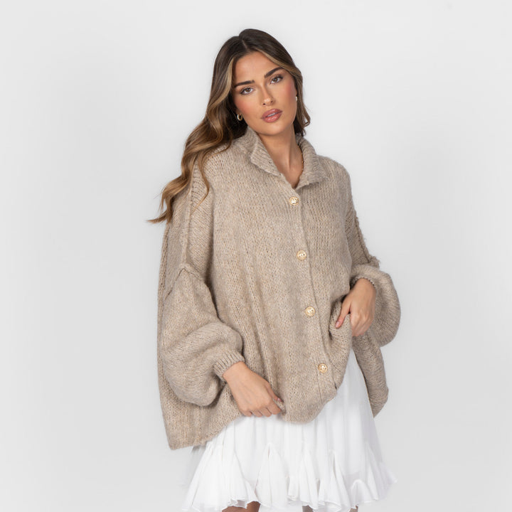 Oversized megztas kardiganas su sagomis