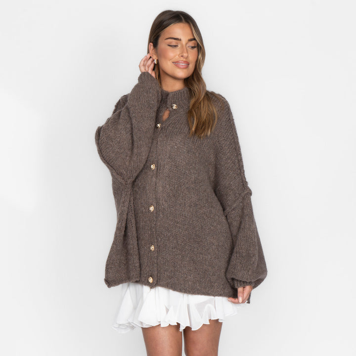 Oversized megztas kardiganas su sagomis