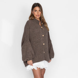 Oversized megztas kardiganas su sagomis