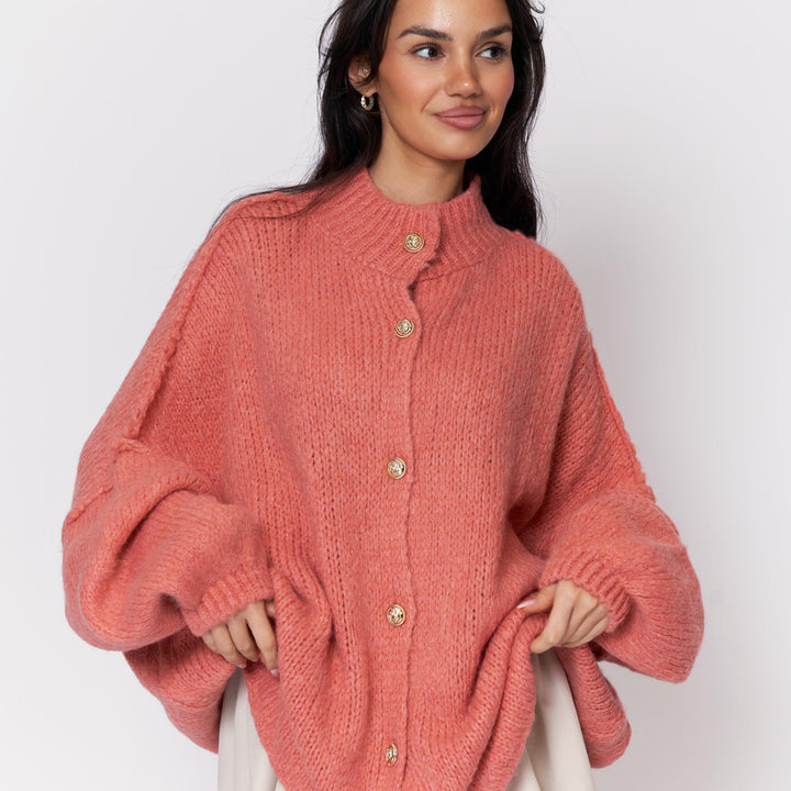Oversized megztas kardiganas su sagomis