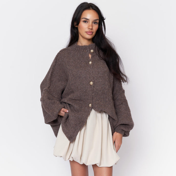 Oversized megztas kardiganas su sagomis