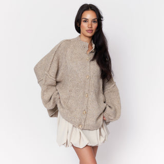 Oversized megztas kardiganas su sagomis